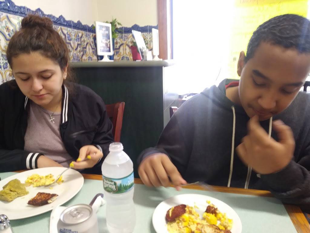 Aroma & Sabor Restaurant | restaurant | 294 Park Ave, Newark, NJ 07107, USA | 9737322929 OR +1 973-732-2929