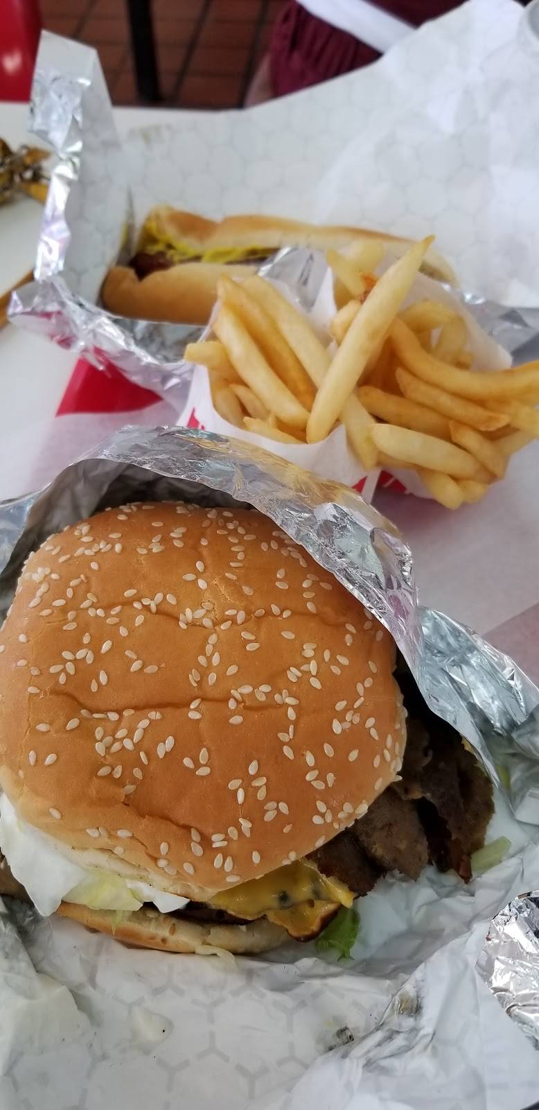 Lulus Hot Dogs | restaurant | 1000 S Leavitt St, Chicago, IL 60612, USA | 3122433444 OR +1 312-243-3444