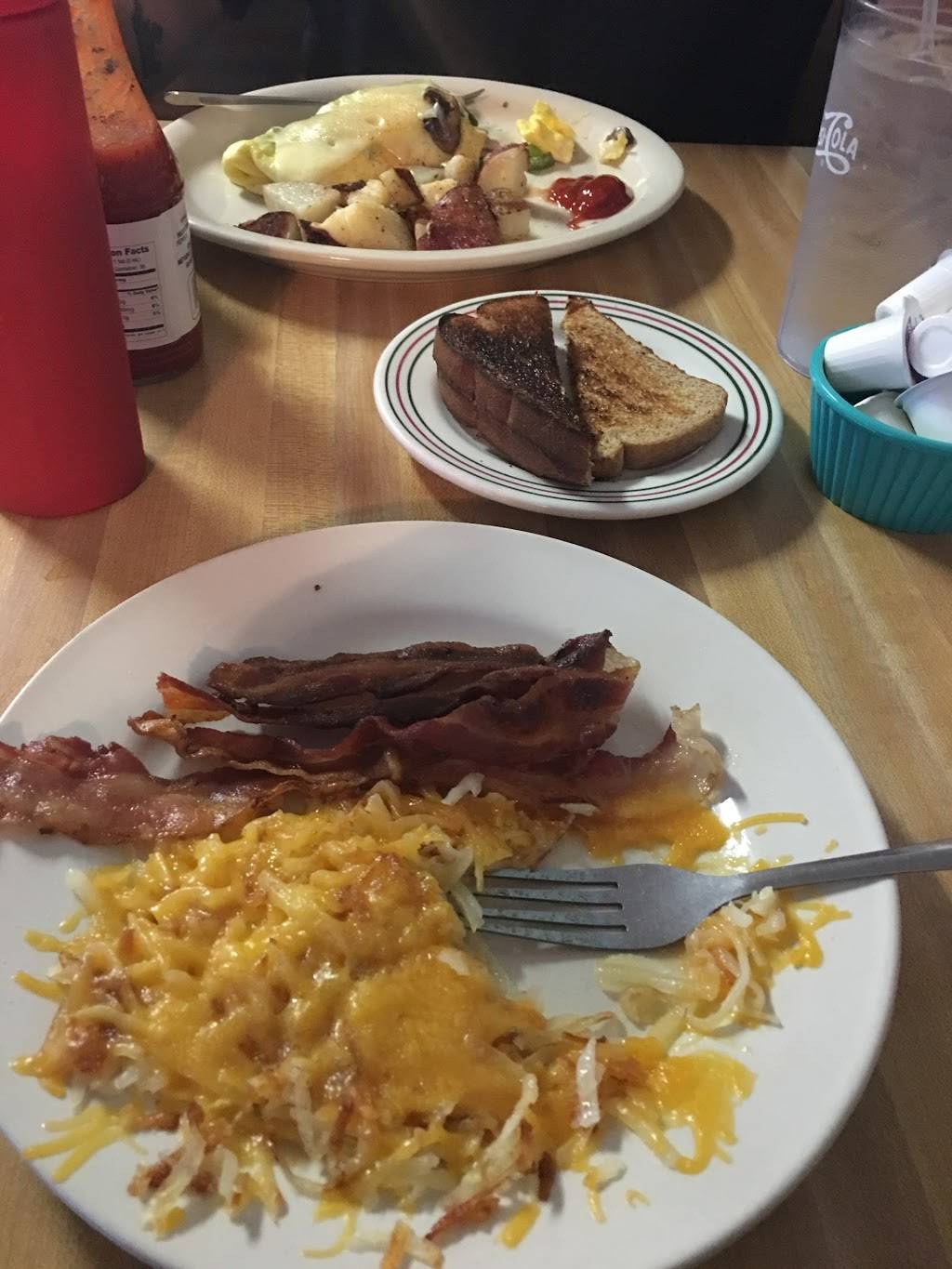 Howards Restaurant | restaurant | 488 S Yonge St, Ormond Beach, FL 32174, USA | 3866731222 OR +1 386-673-1222