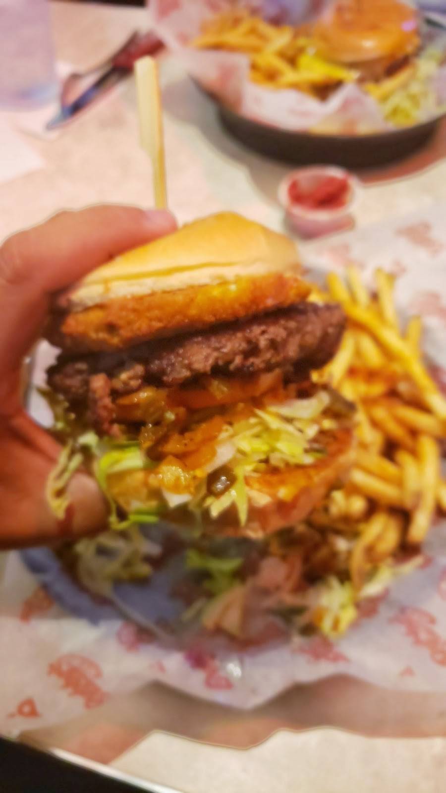 Bubbas 33 | restaurant | 1725 Debaun Ave, Chesapeake, VA 23320, USA | 7574474242 OR +1 757-447-4242