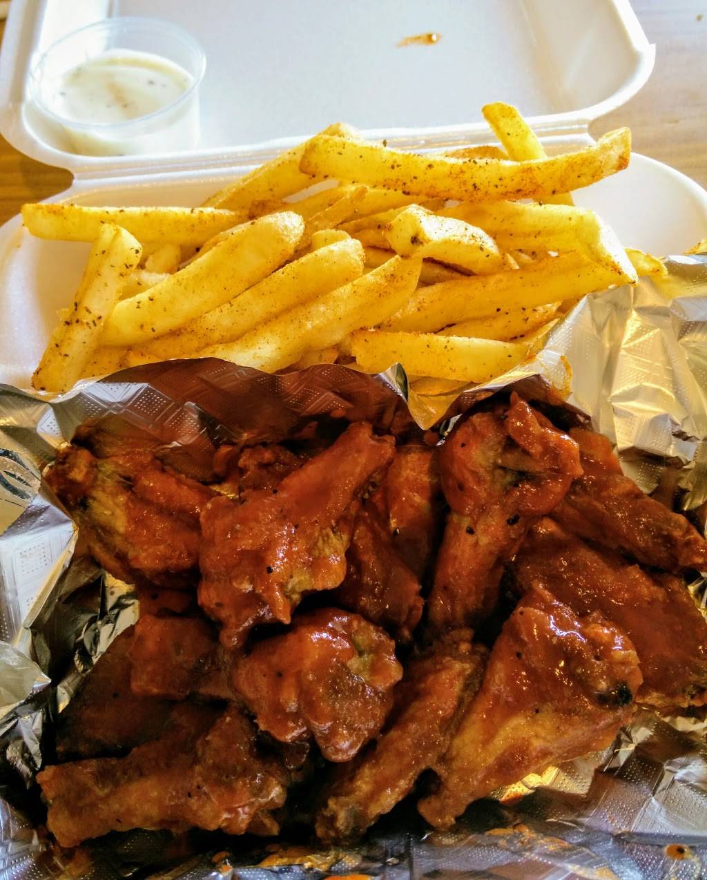 Wing Town | restaurant | 1907 S College St, Auburn, AL 36830, USA | 3342463067 OR +1 334-246-3067