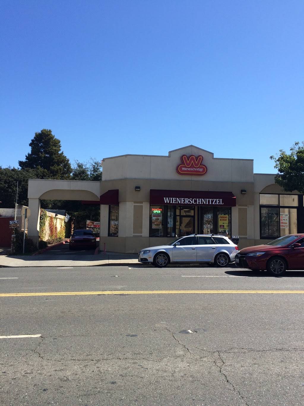 Wienerschnitzel | restaurant | 1708 Webster St, Alameda, CA 94501, USA | 5107691770 OR +1 510-769-1770