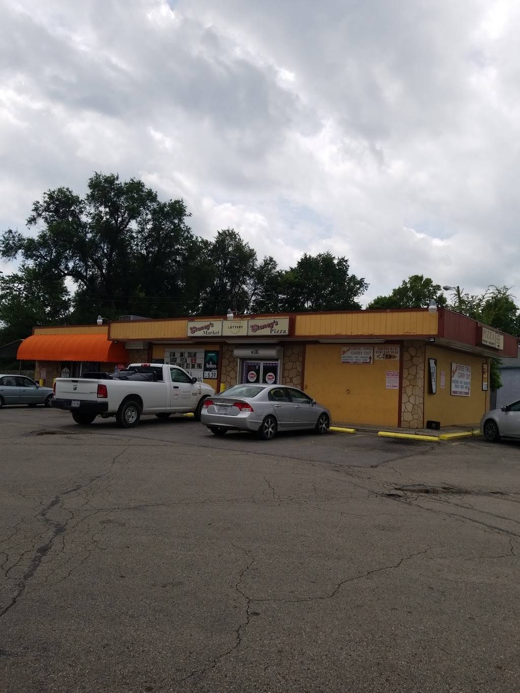 Stoneys Pizza & Market | restaurant | 3517 Lockbourne Rd, Columbus, OH 43207, USA | 6144913383 OR +1 614-491-3383