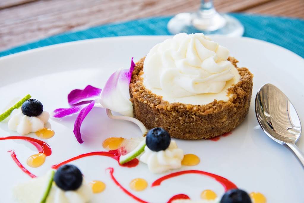 BLU Beach Bar & Grill | restaurant | 1 Center St, Folly Beach, SC 29439, USA | 8435886658 OR +1 843-588-6658