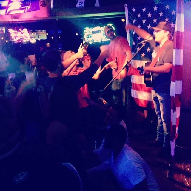 Moonshiners Grill & Still | restaurant | 108 Juniper Cir, Brunswick, GA 31520, USA | 9122892999 OR +1 912-289-2999