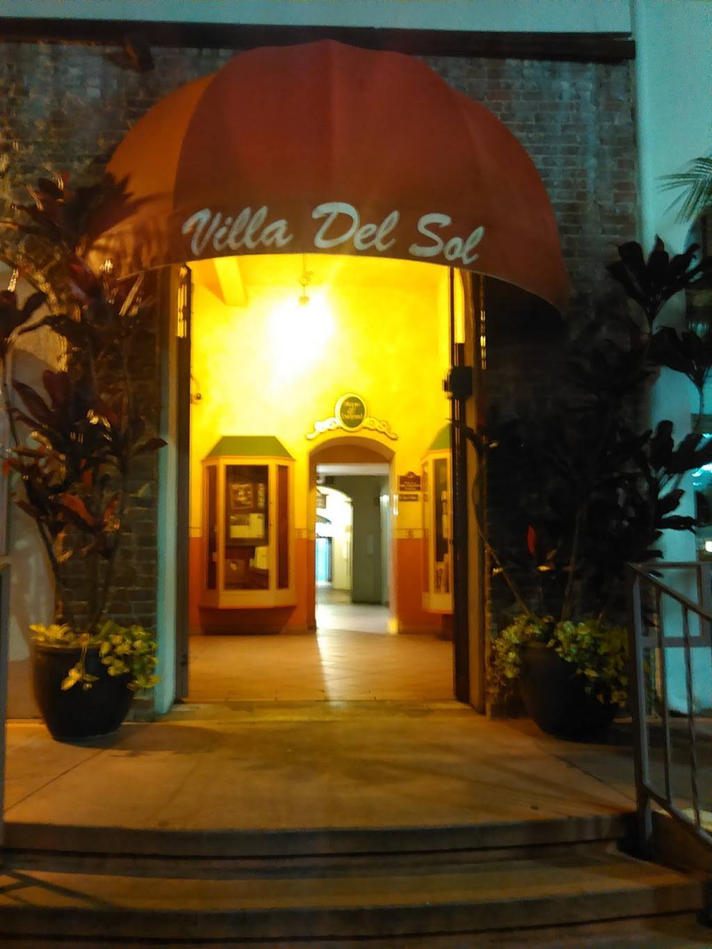 The Cellar Restaurant | restaurant | 305 N Harbor Blvd, Fullerton, CA 92832, USA | 7145255682 OR +1 714-525-5682