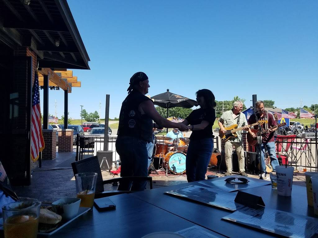 Austins Bar & Grill | restaurant | 11180 S Lone Elm Rd, Olathe, KS 66061, USA | 9133222337 OR +1 913-322-2337