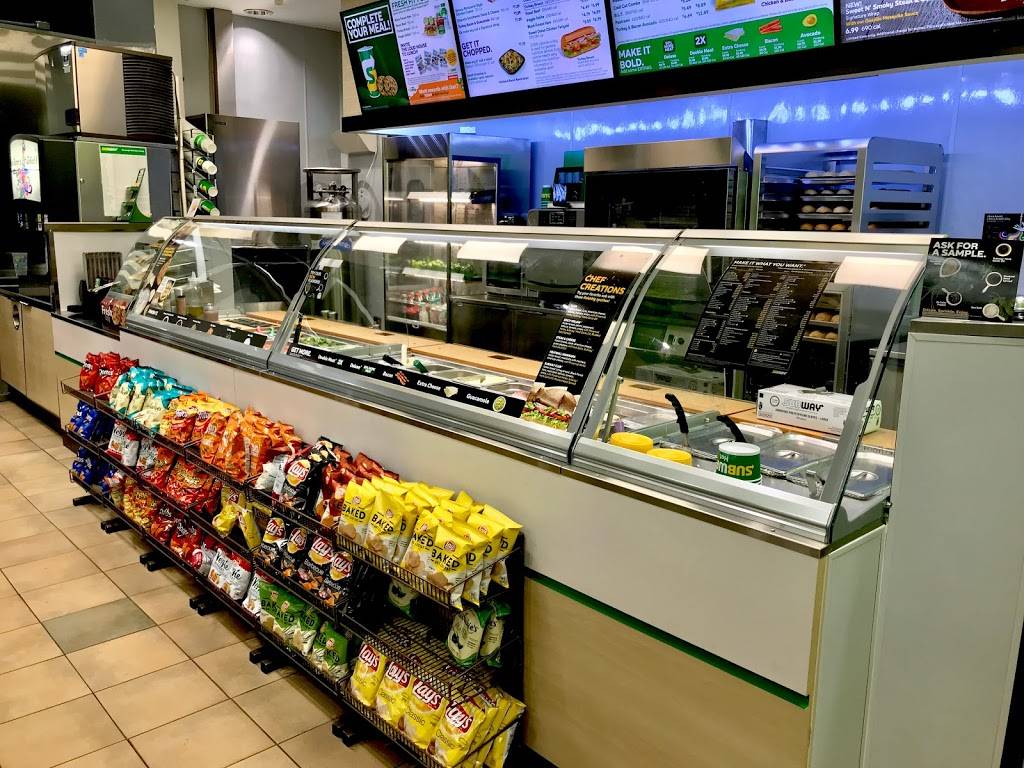 Subway Restaurants | restaurant | 3017 Edinger Ave, Tustin, CA 92780, USA | 9497867297 OR +1 949-786-7297
