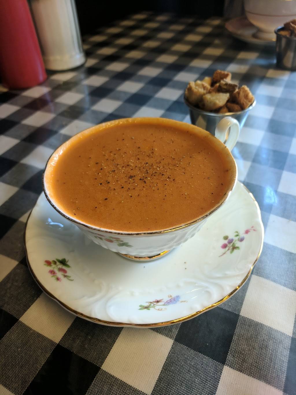 The Grilled Cheese Hideaway | restaurant | 33 King St E, Bobcaygeon, ON K0M 1A0, Canada | 7058212137 OR +1 705-821-2137