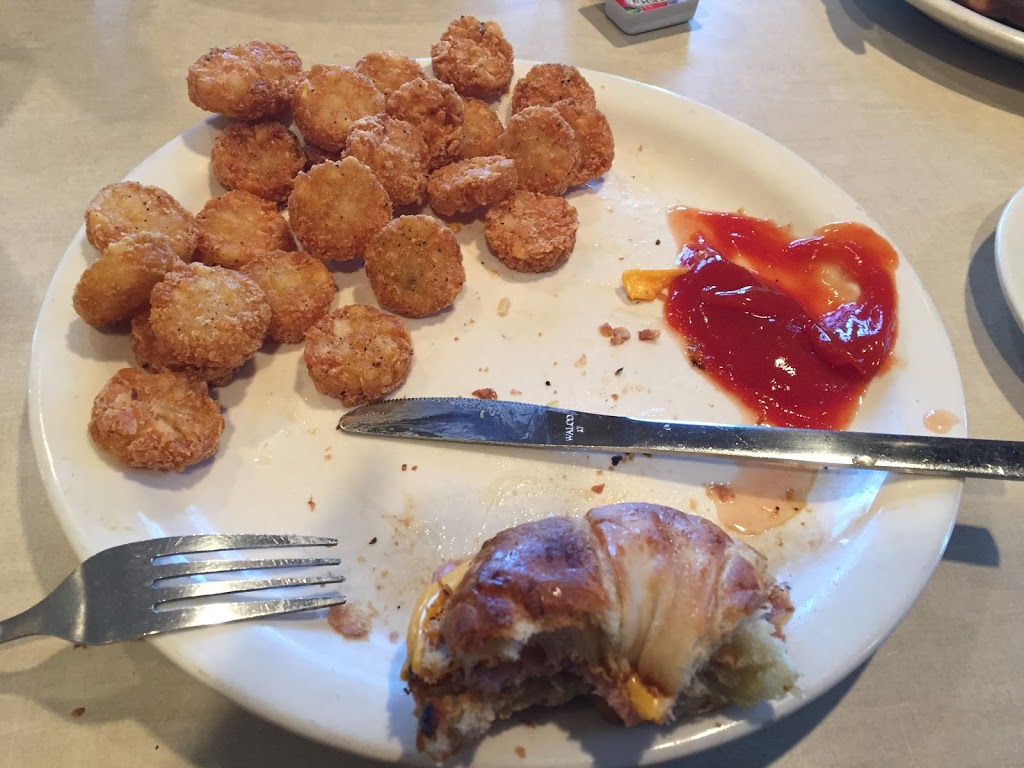 Legends Bar & Grille | restaurant | 1 Doug Ford Dr, Pensacola, FL 32507, USA | 8504921223 OR +1 850-492-1223