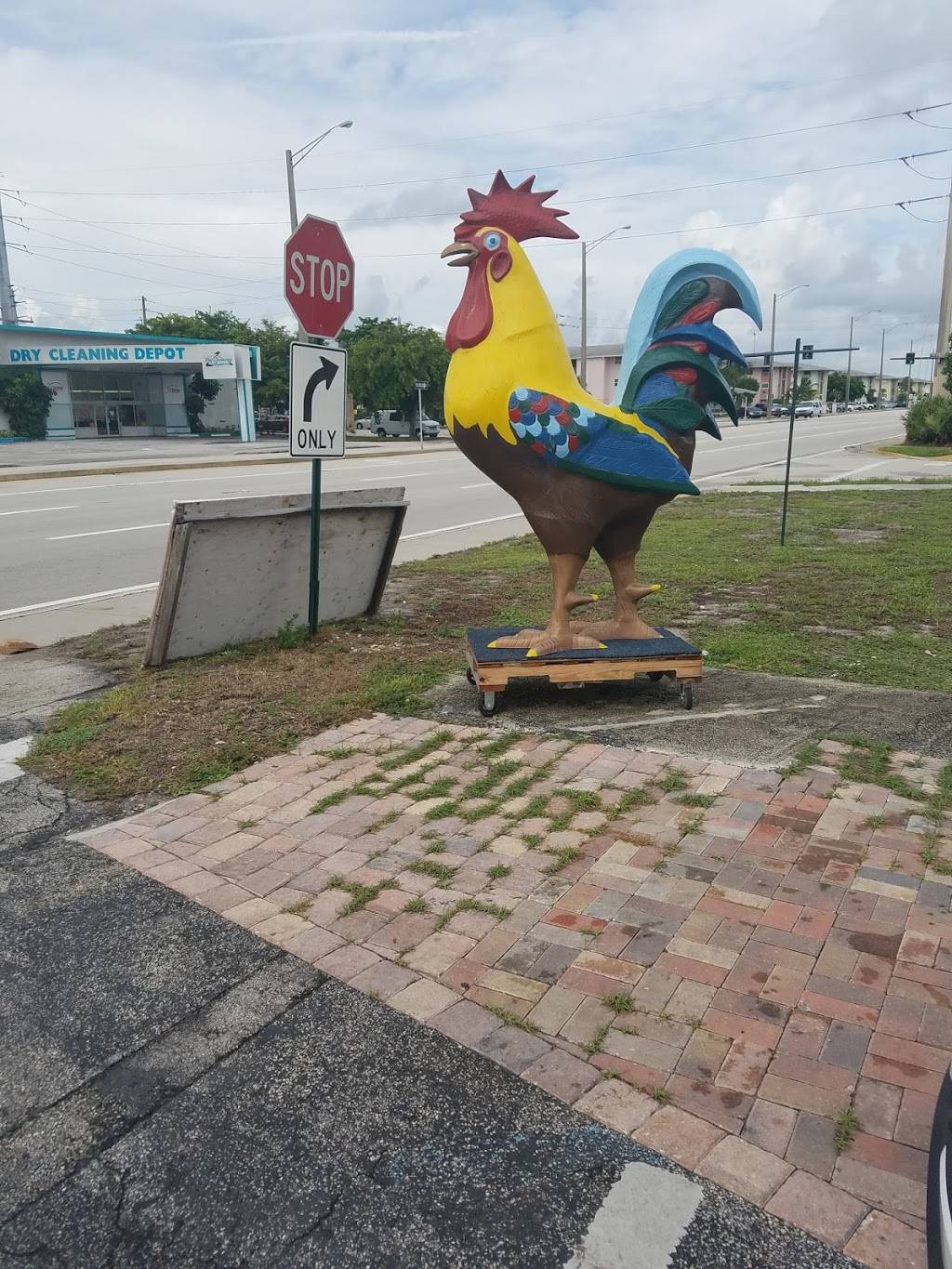 Dominos Pizza | meal delivery | 1553 E Sample Rd, Pompano Beach, FL 33064, USA | 9549418900 OR +1 954-941-8900