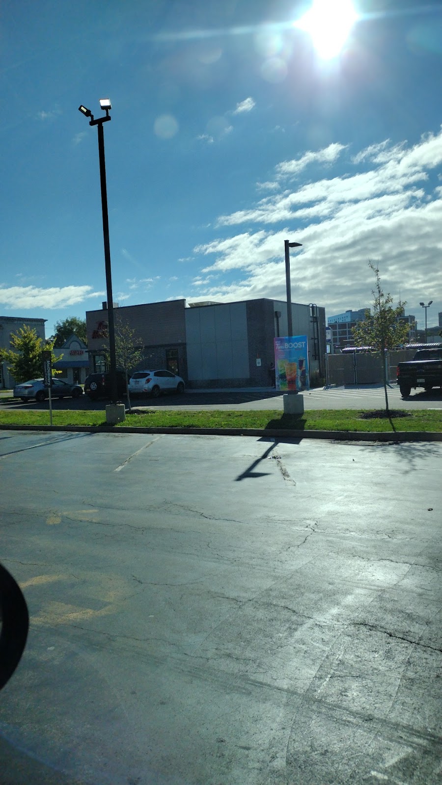 Tim Hortons | restaurant | 380 Niagara St, Buffalo, NY 14201, USA | 7163818869 OR +1 716-381-8869