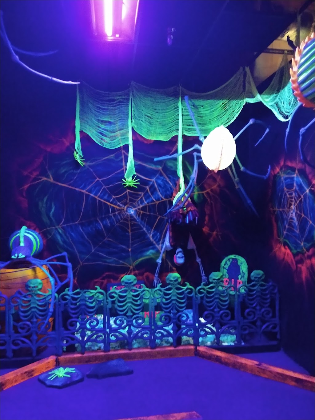 Knotty Pine Lanes Family Fun Center | restaurant | Pony Express Village Shopping Center, 2667 Sanders Dr # 1, Pollock Pines, CA 95726, USA | 5306445414 OR +1 530-644-5414