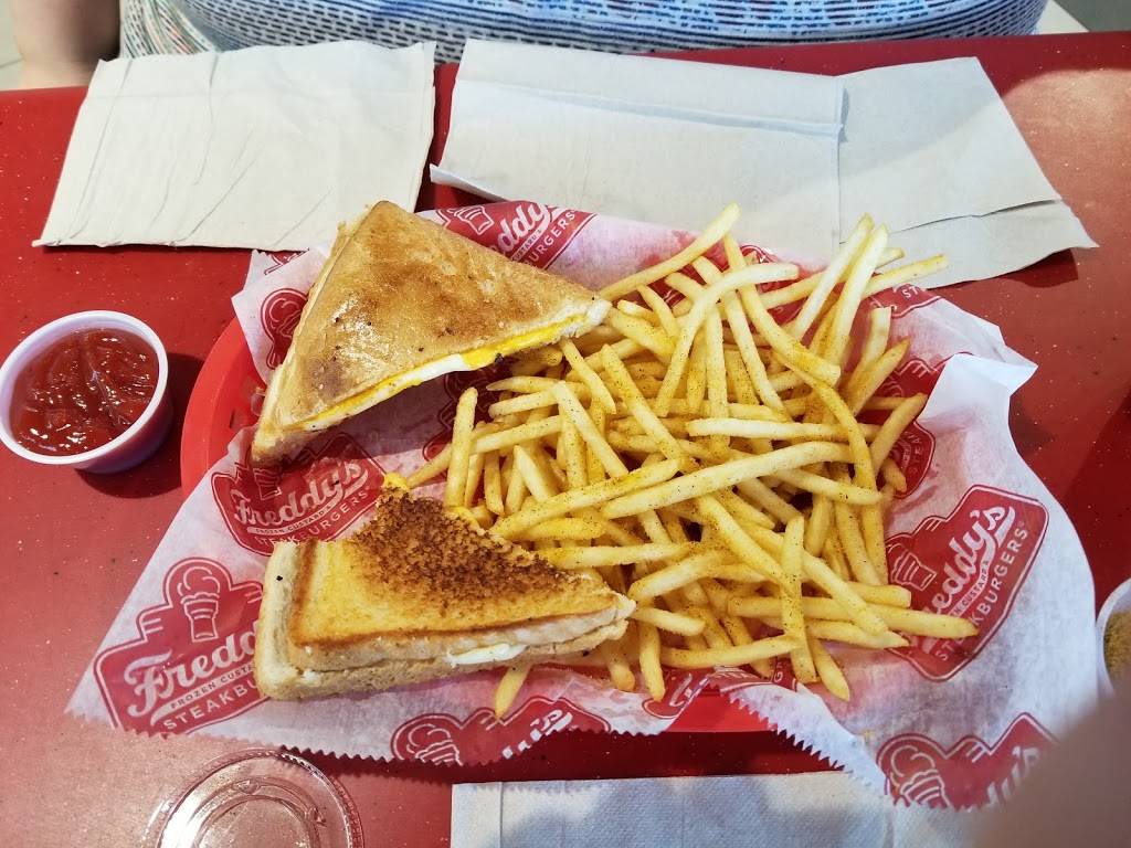 Freddys Frozen Custard & Steakburgers | restaurant | 10457 Olive Blvd, Creve Coeur, MO 63141, USA | 3148017628 OR +1 314-801-7628