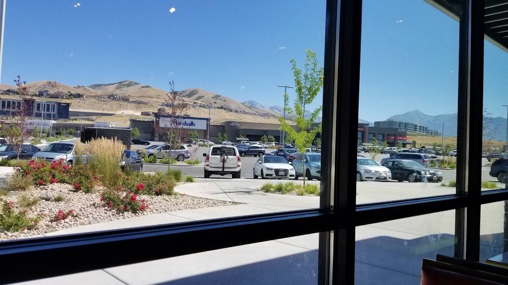 Cafe Rio Mexican Grill | restaurant | 1851 W Traverse Pkwy ste d, Lehi, UT 84043, USA | 8018952152 OR +1 801-895-2152