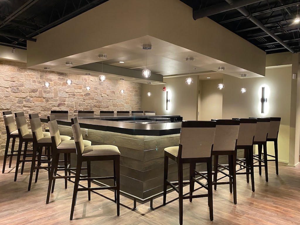 Echelon Wine Bar | restaurant | 32 S King St, Leesburg, VA 20175, USA | 7038299482 OR +1 703-829-9482