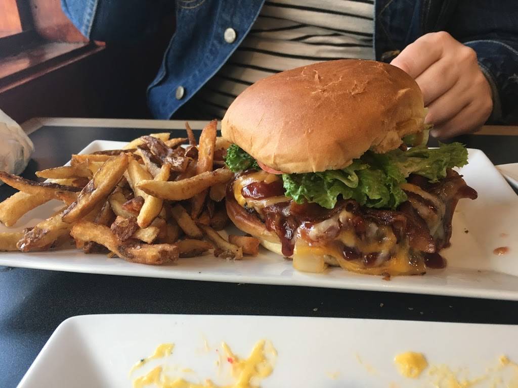 Dock of the Bay | restaurant | 9025 Cuckold Point Rd, Sparrows Point, MD 21219, USA | 4104778100 OR +1 410-477-8100