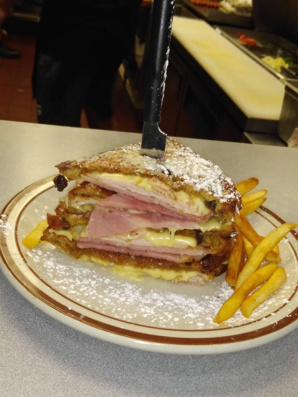 Great Lakes Coney Island | restaurant | 38425 Grand River Ave, Farmington, MI 48335, USA | 2484716968 OR +1 248-471-6968