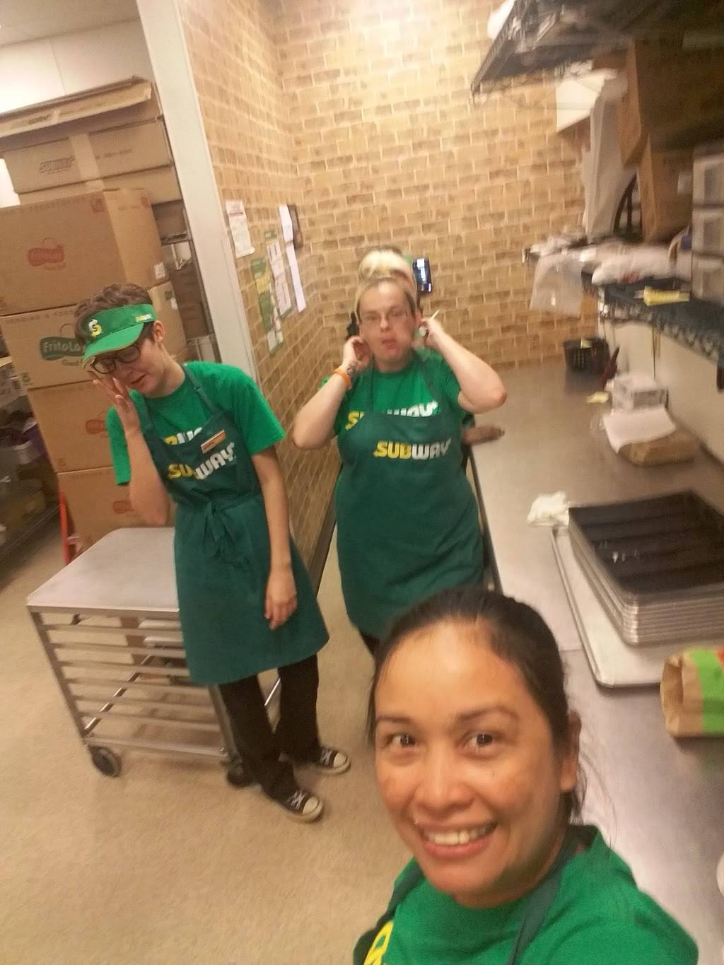 Subway | restaurant | 5240 Dixie Hwy, Louisville, KY 40216, USA | 5024472124 OR +1 502-447-2124