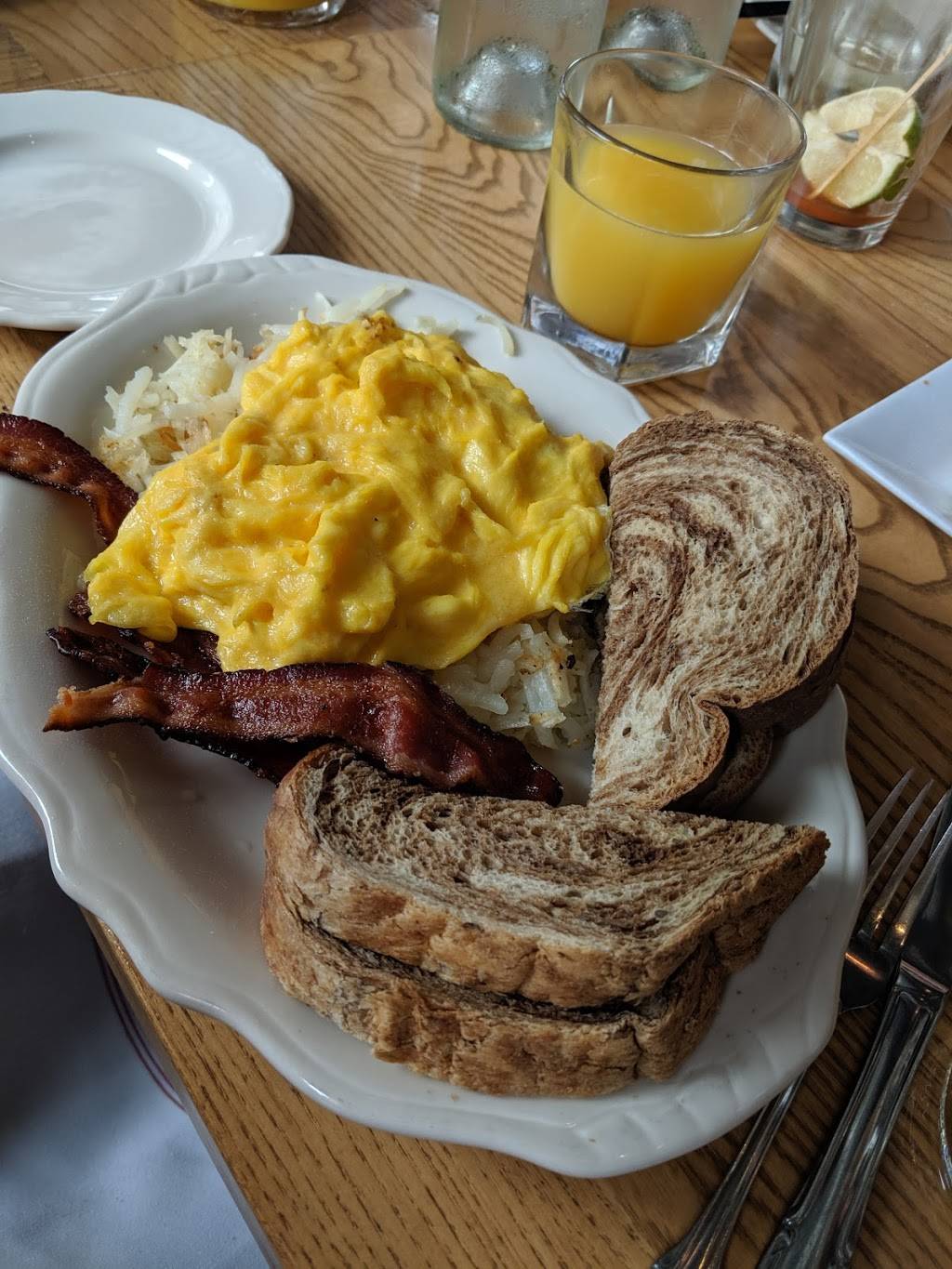 Cunard Tavern | restaurant | 24 Orleans St, Boston, MA 02128, USA | 6175677609 OR +1 617-567-7609