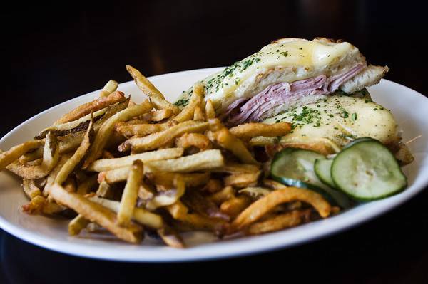 Sterling’s | restaurant | 60 State St, Boston, MA 02109, USA | 6175318200 OR +1 617-531-8200