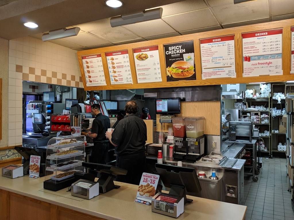Wendys | restaurant | 7085 Okeechobee Rd, Fort Pierce, FL 34945, USA | 7724667840 OR +1 772-466-7840