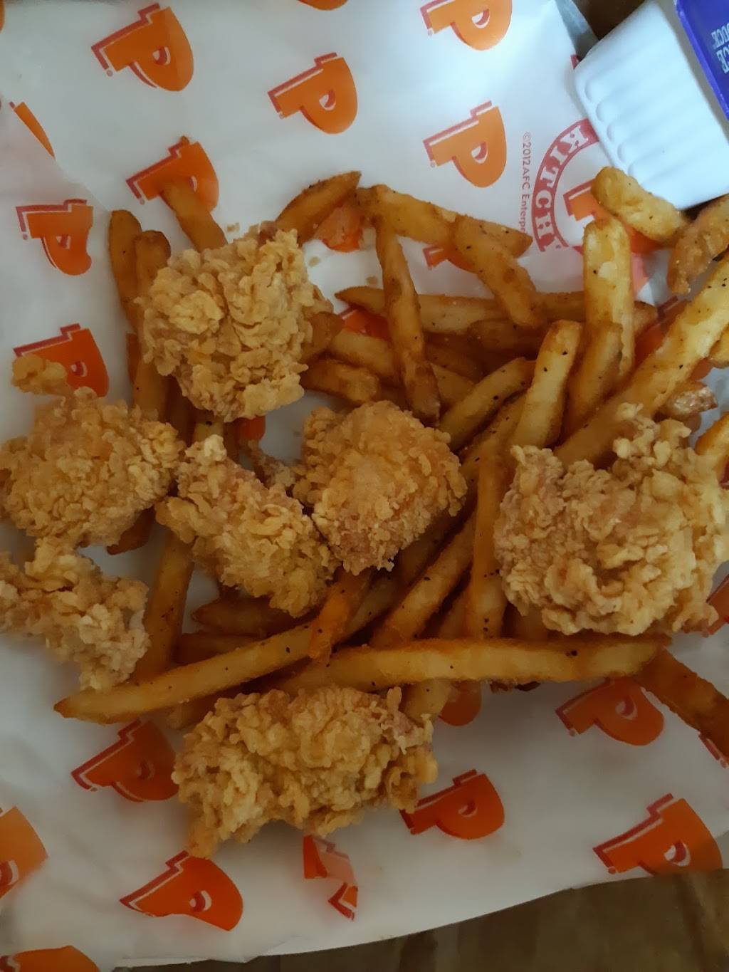 Popeyes | restaurant | 1530 Albion Rd, Etobicoke, ON M9V 1B4, Canada | 4167488302 OR +1 416-748-8302