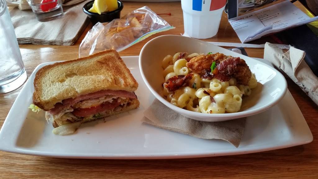 Applebees Grill + Bar | restaurant | 2159 Coliseum Dr, Hampton, VA 23666, USA | 7578388460 OR +1 757-838-8460