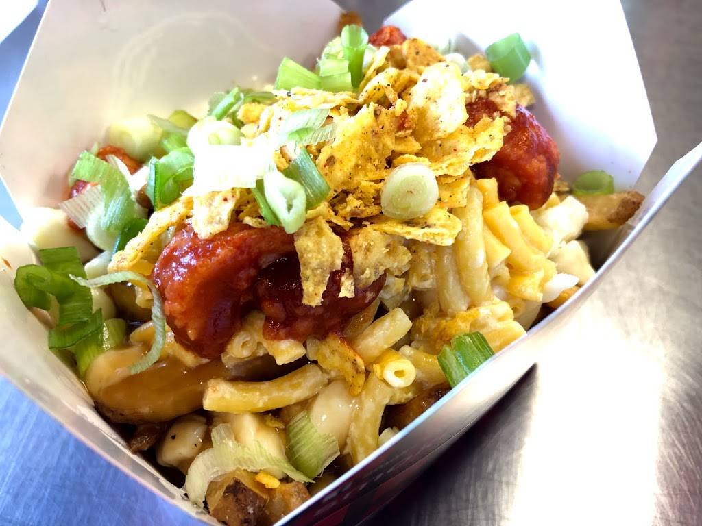 Smokes Poutinerie | restaurant | 85 Resolution Dr, Brampton, ON L6W 0A6, Canada | 9054502922 OR +1 905-450-2922