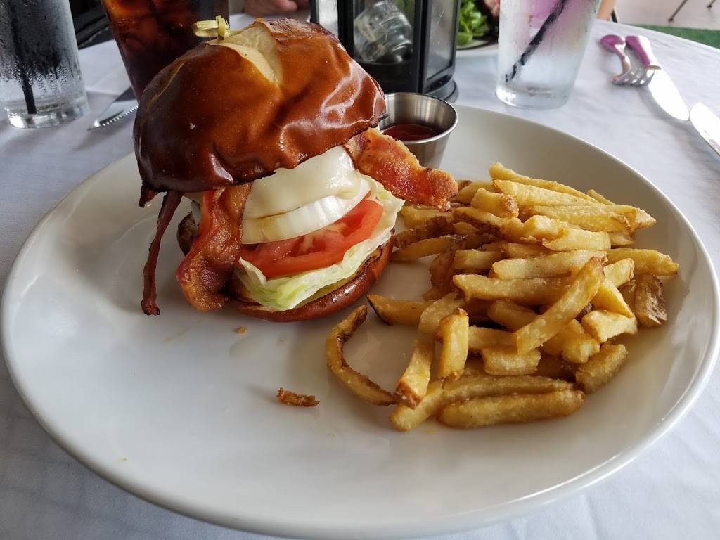 Federal American Grill | restaurant | 510 Shepherd Dr, Houston, TX 77007, USA | 7138637777 OR +1 713-863-7777