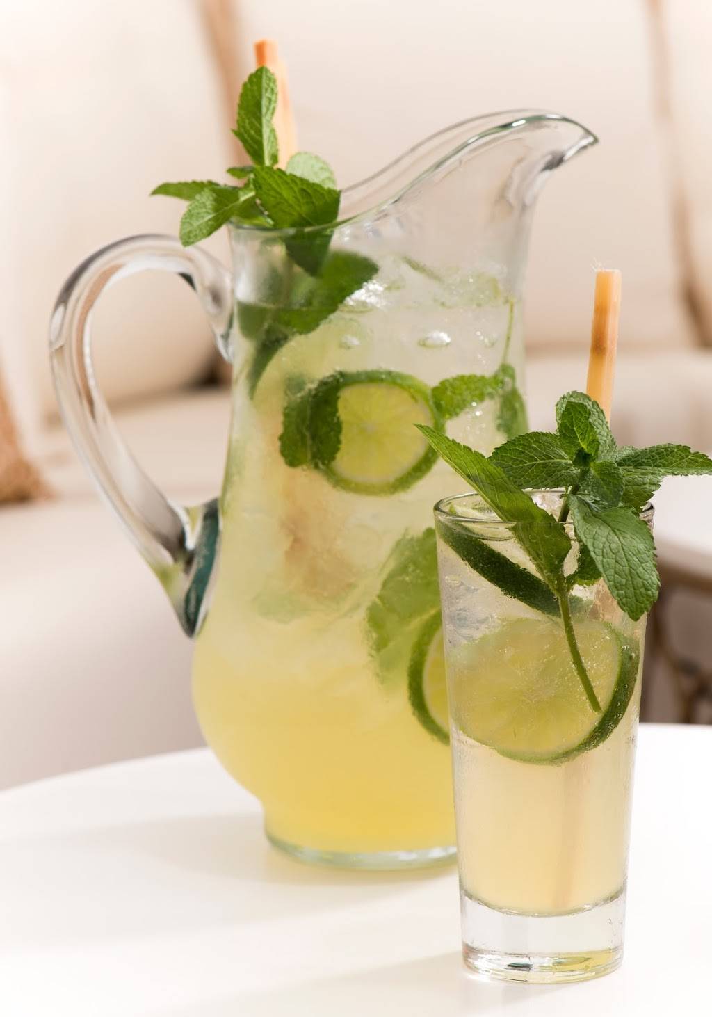 Lario’s On The Beach | restaurant | 820 Ocean Dr, Miami Beach, FL 33139, USA | 3055329577 OR +1 305-532-9577