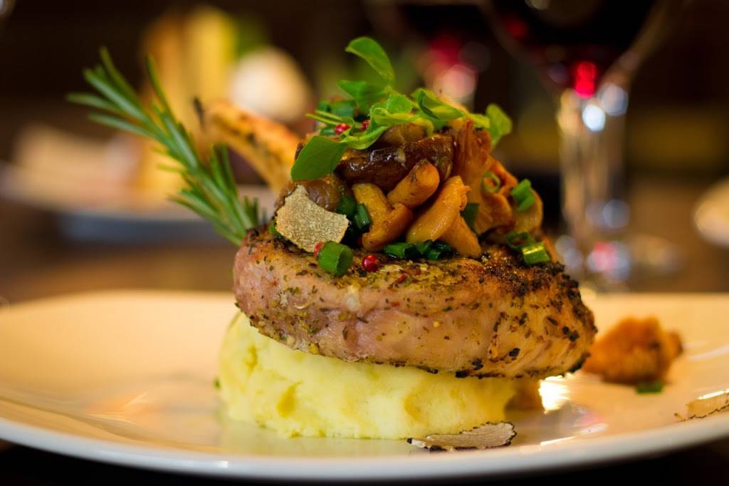 Grill 55 Restaurant | restaurant | Sandwich St, Windsor, ON N9C 2L6, Canada | 5199679908 OR +1 519-967-9908