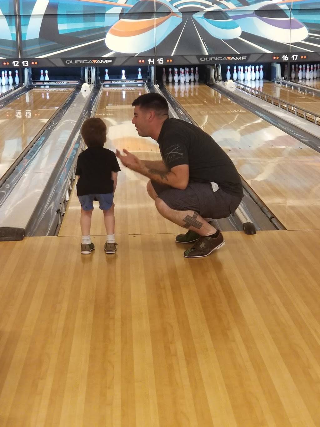 Station 300 Bar & Grill | restaurant | 25 Innovation Dr, Bluffton, SC 29910, USA | 8438152695 OR +1 843-815-2695