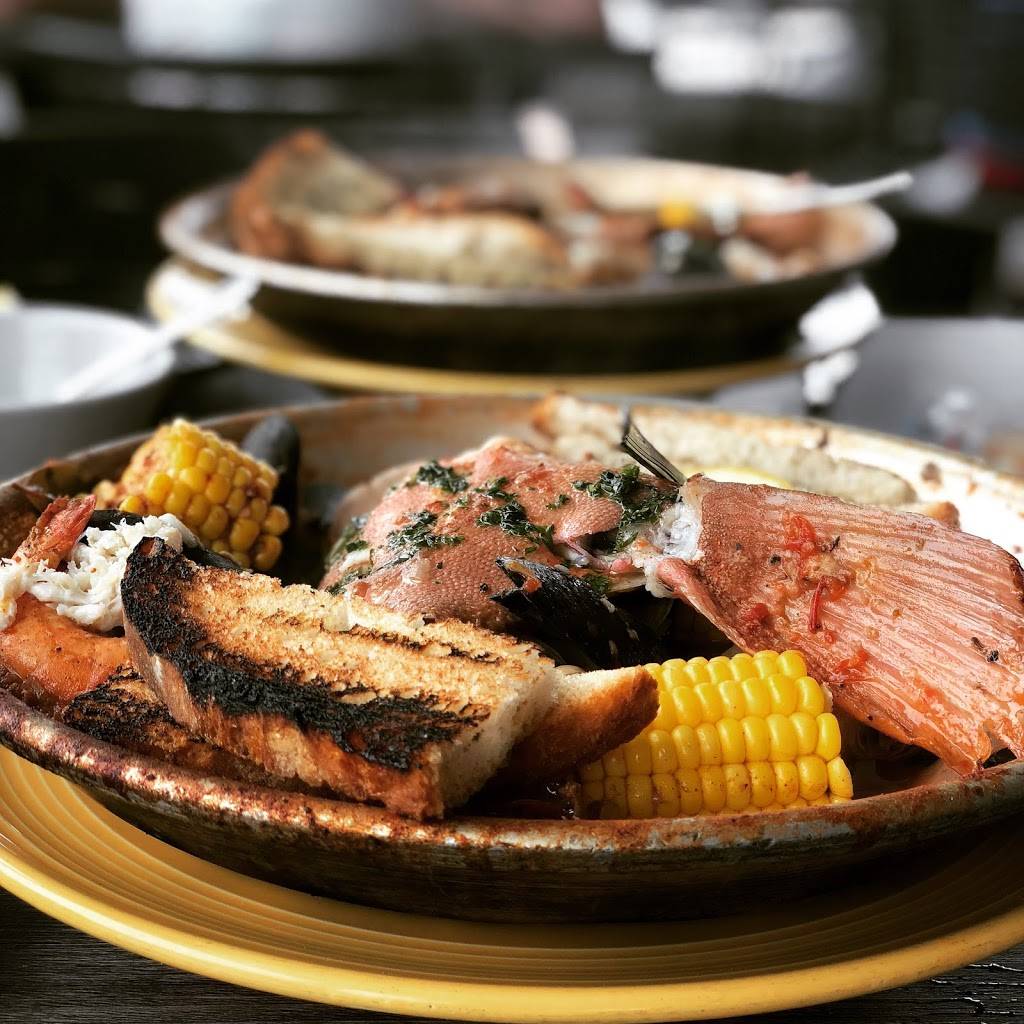 Salt Cracker Fish Camp | restaurant | 25 Causeway Blvd, Clearwater, FL 33767, USA | 7274426910 OR +1 727-442-6910