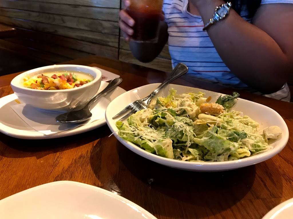 Outback Steakhouse | restaurant | 6520 Signature Dr, Louisville, KY 40213, USA | 5029648383 OR +1 502-964-8383