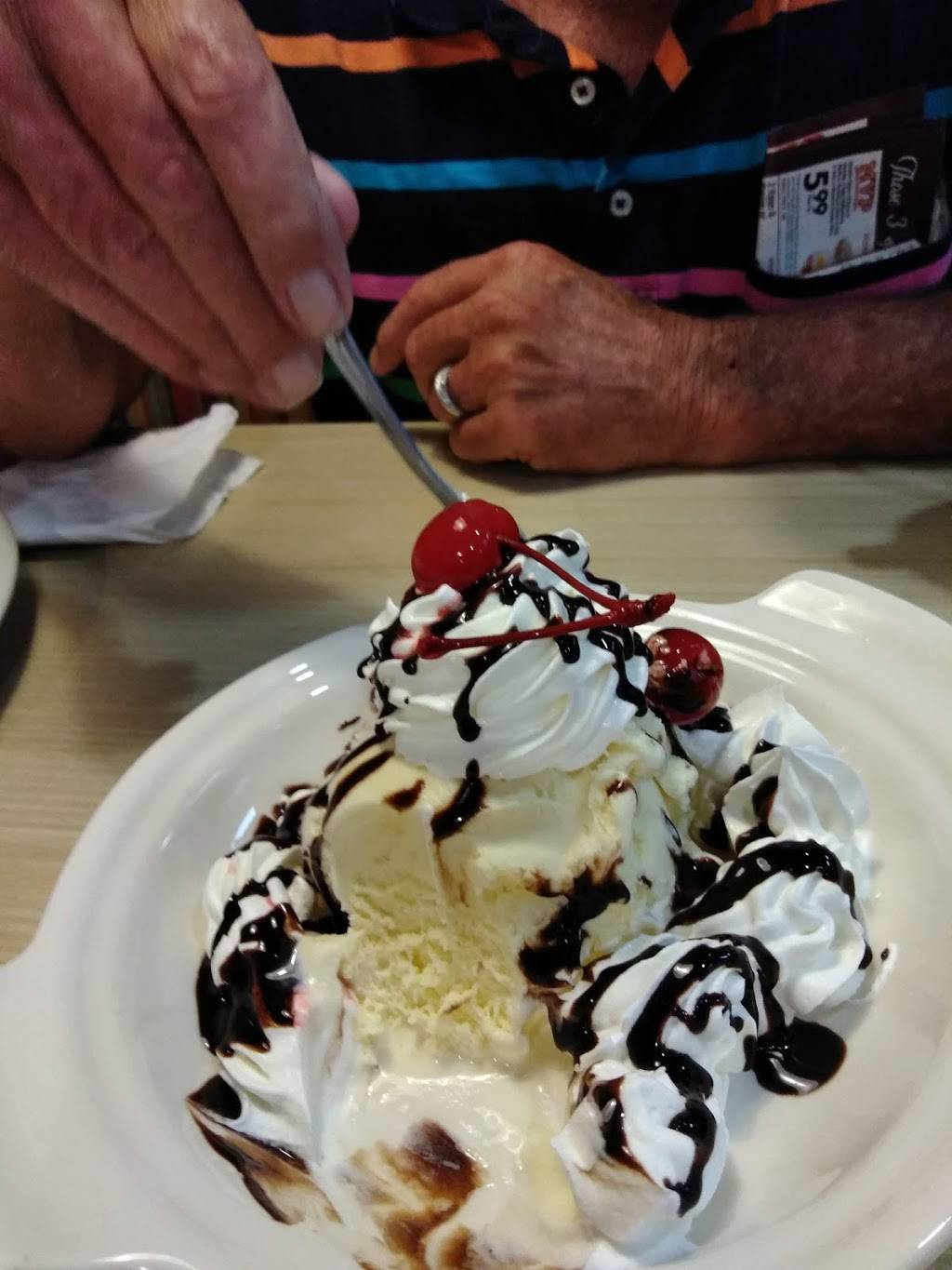 Huddle House | restaurant | 1580 W Main St, Centre, AL 35960, USA | 2569273992 OR +1 256-927-3992