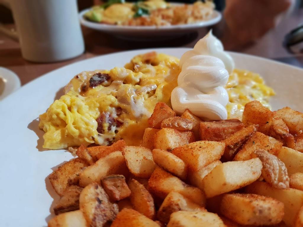 The Cracked Egg | restaurant | 6435 S Rainbow Blvd #100, Las Vegas, NV 89118, USA | 7022206449 OR +1 702-220-6449