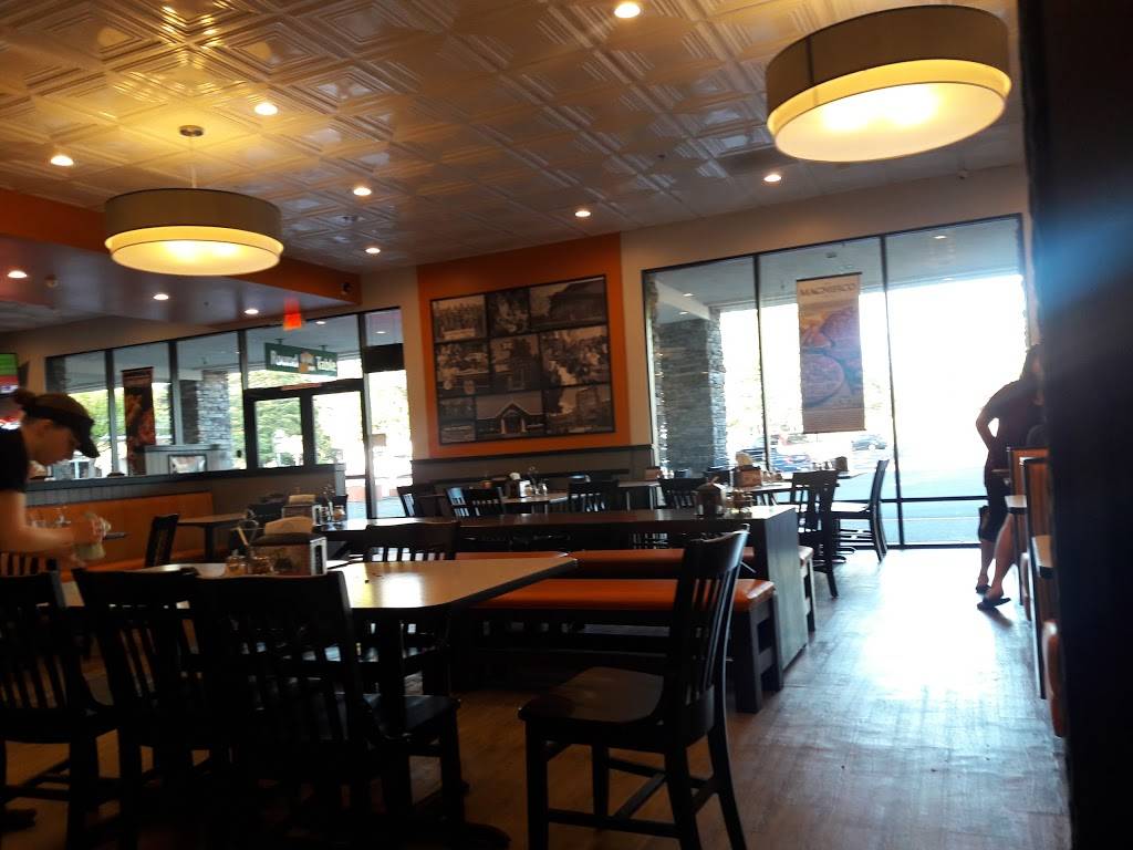 Round Table Pizza | meal delivery | 40 Raleys Town Centre, Rohnert Park, CA 94928, USA | 7075850555 OR +1 707-585-0555