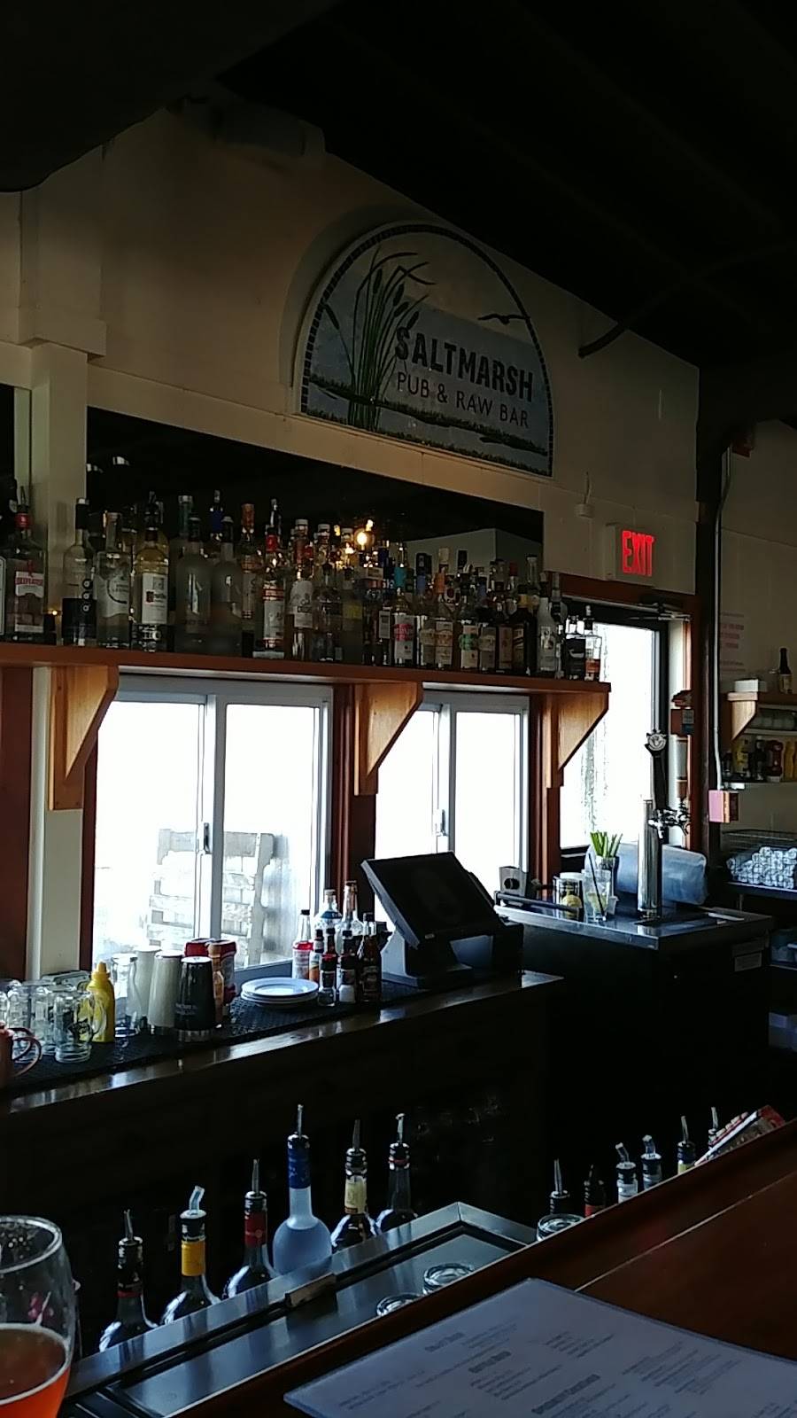 The Salt Marsh Pub & Raw Bar | restaurant | 706 Succotash Rd, South Kingstown, RI 02879, USA | 4017894556 OR +1 401-789-4556