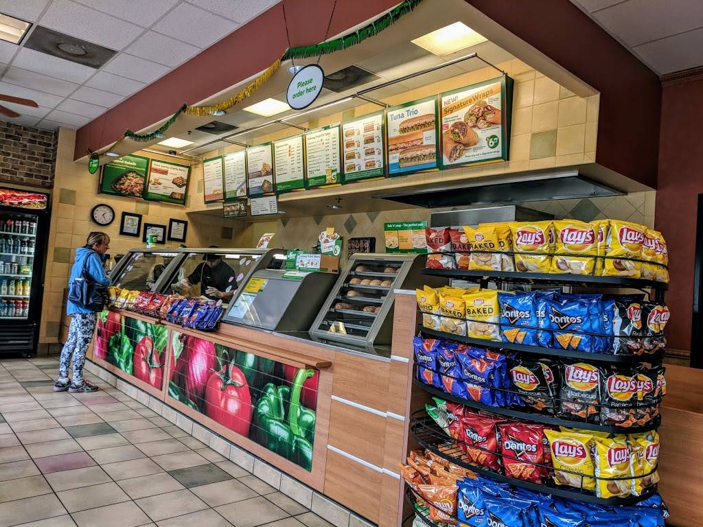 Subway | restaurant | Crossroads Shopping Center, 4481 Las Posas Rd Unit A, Camarillo, CA 93010, USA | 8059877200 OR +1 805-987-7200