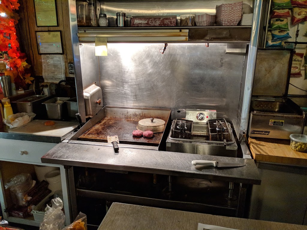 Farmers Home Tavern | restaurant | 215 W Saginaw St, Hemlock, MI 48626, USA | 9896422546 OR +1 989-642-2546