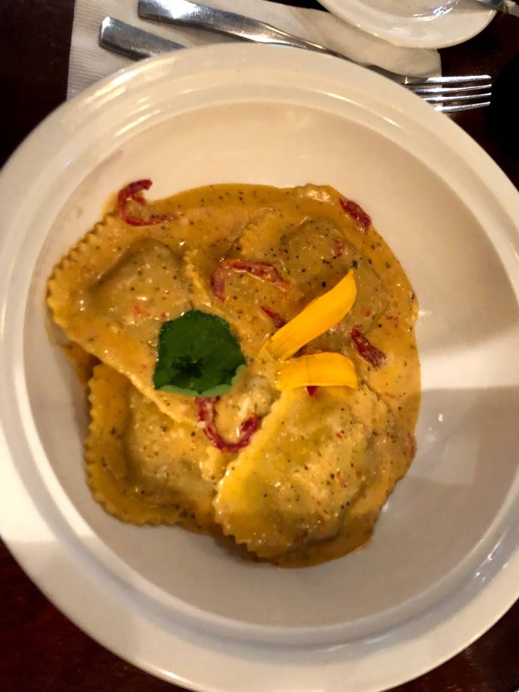 Napoléon | restaurant | 489 Rue Notre Dame, Montebello, QC J0V 1L0, Canada | 8194235555 OR +1 819-423-5555