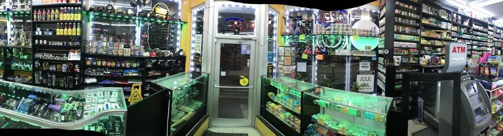 In & Out | restaurant | 701 W Wisconsin Ave, Milwaukee, WI 53233, USA | 4142209466 OR +1 414-220-9466