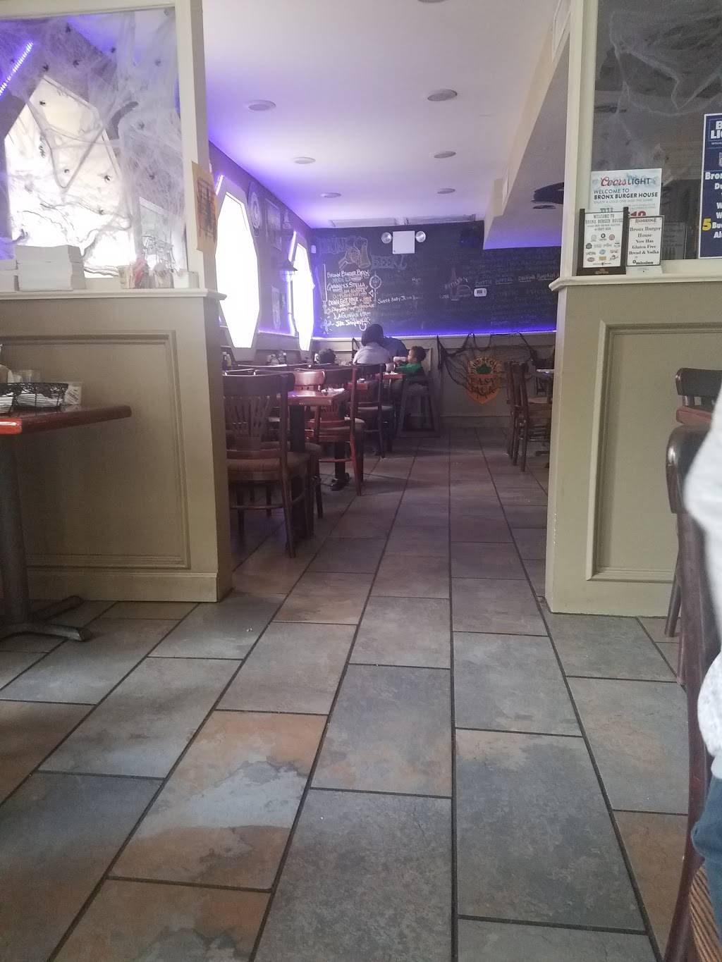 Bronx Burger House | restaurant | 5816 Mosholu Ave, Bronx, NY 10471, USA | 3478998585 OR +1 347-899-8585