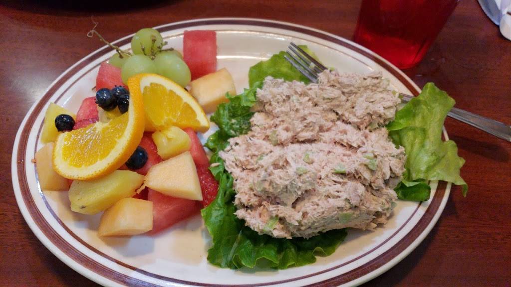 Great Lakes Family Restaurant | restaurant | 5834 Highland Rd, Waterford Twp, MI 48327, USA | 2487421846 OR +1 248-742-1846