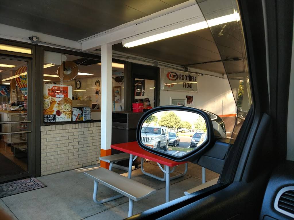 A&W Restaurant | restaurant | 769 E Main St, Ravenna, OH 44266, USA | 3302965028 OR +1 330-296-5028