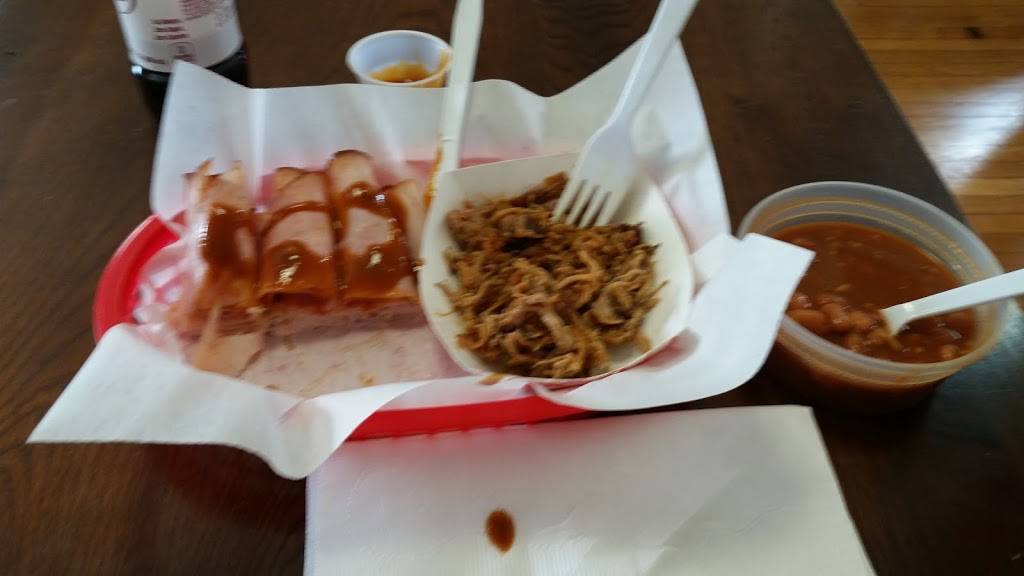 Canales Ham & BBQ | restaurant | 1731 Grandin Rd SW, Roanoke, VA 24015, USA | 5405568500 OR +1 540-556-8500