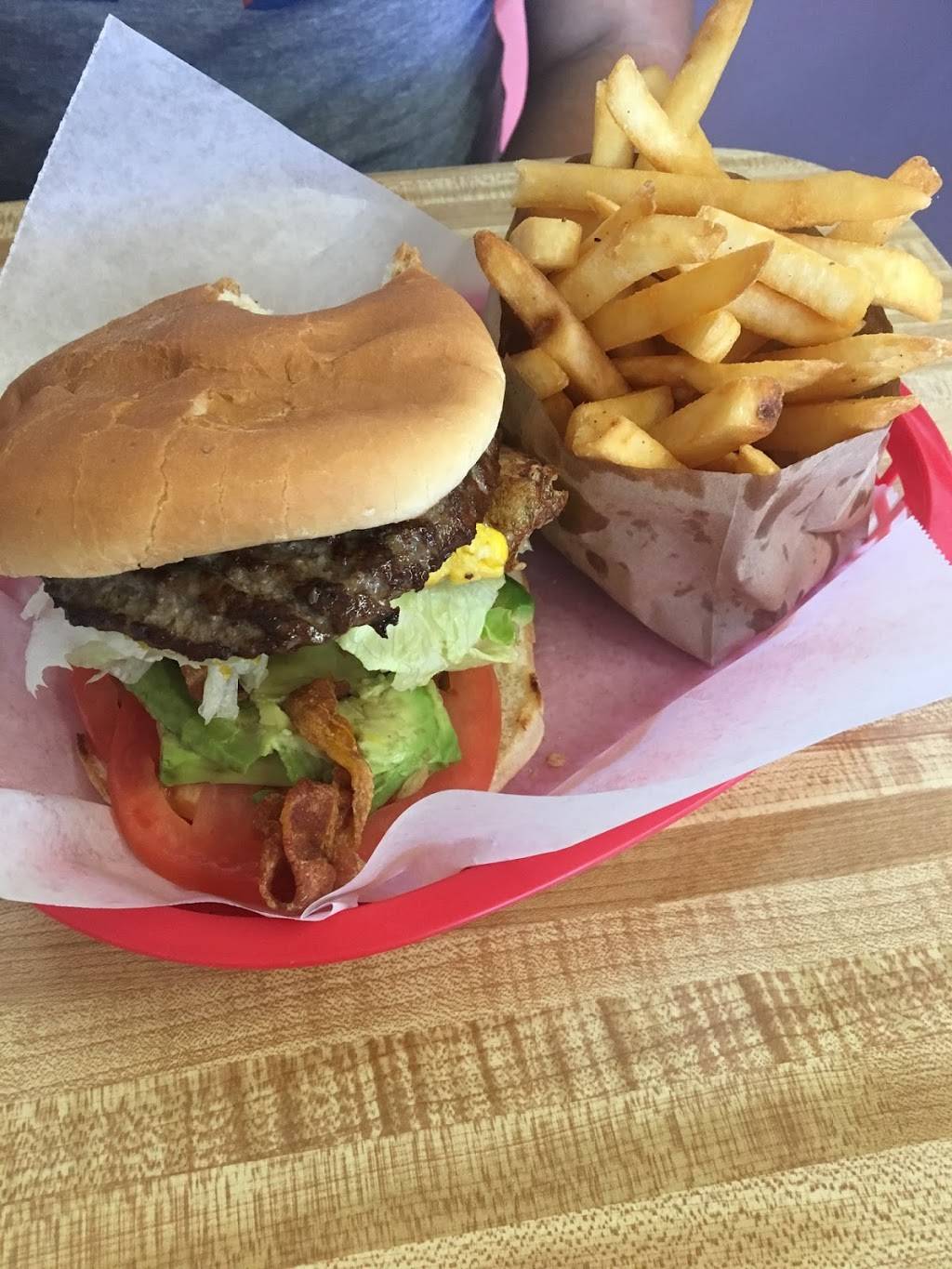 Howards Famous Bacon and Avocado Burgers | restaurant | 11127 Venice Blvd # 7, Los Angeles, CA 90034, USA | 3108389111 OR +1 310-838-9111