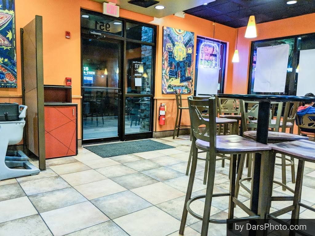 Taco Bell | meal takeaway | 951 S Roselle Rd, Schaumburg, IL 60193, USA | 8478952699 OR +1 847-895-2699
