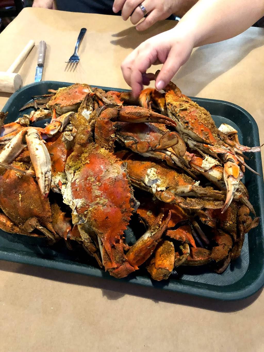 Backfins Crabhouse | restaurant | 1009 Stadium Dr, Wake Forest, NC 27587, USA | 9195628500 OR +1 919-562-8500